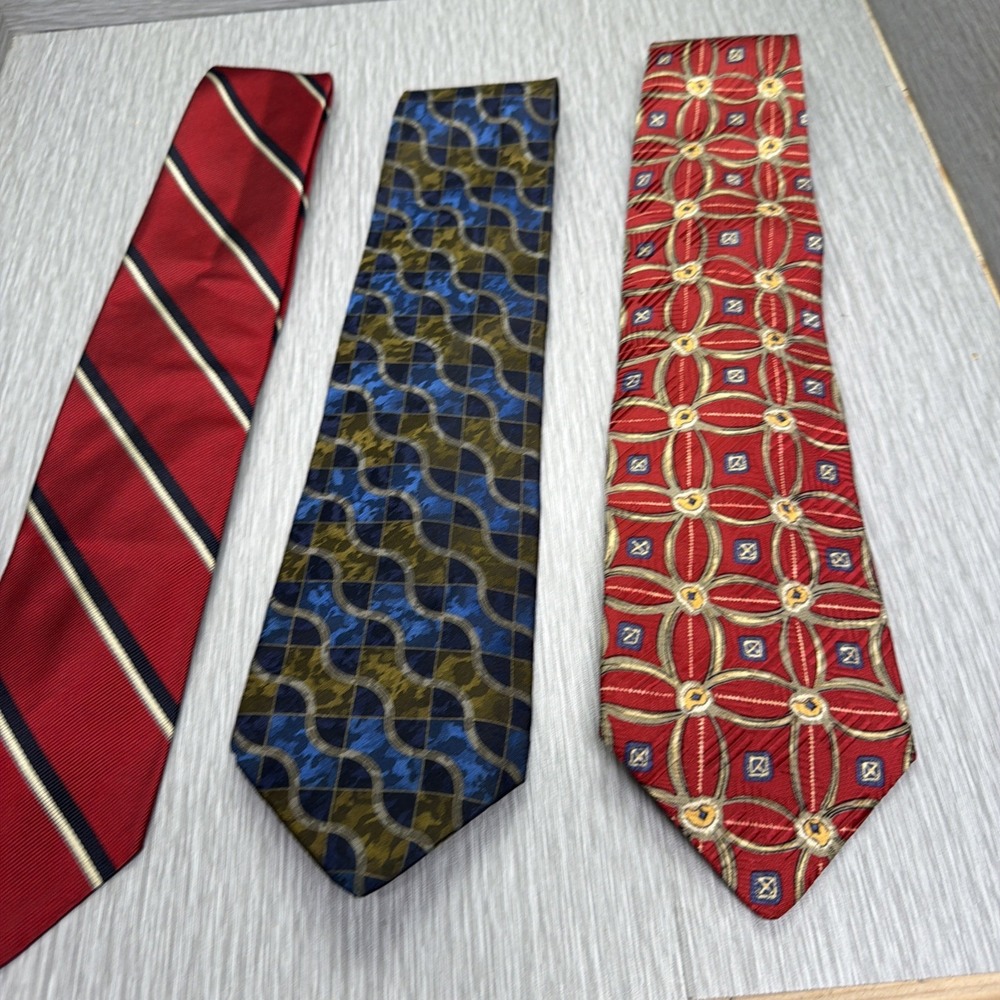 Men's Silk Ties Lot of 3 Red Blue Gold Geometric Stripe Classic Business